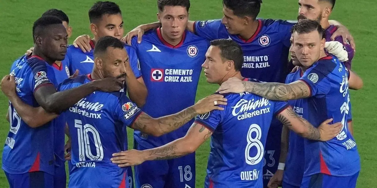 Los aficionados de cruz azul pidan la salida da Cambindo por las malas actuación aún dejó en el último partido