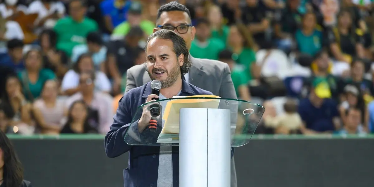 Lucas Romero y Nicolás Larcamón recibieron dos partidos de suspensión y el equipo una multa económica por sus publicaciones en redes sociales