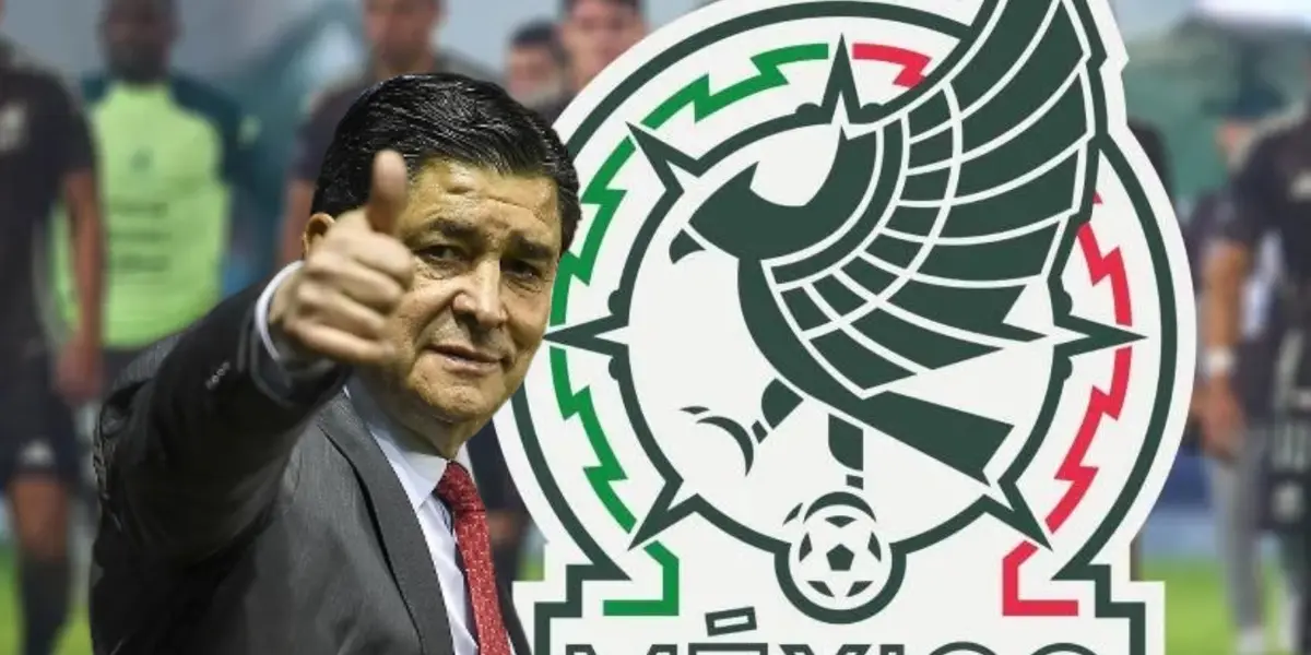 Luis Fernando Tena y escudo de Selección Mexicana/Foto Estadio Deportes.