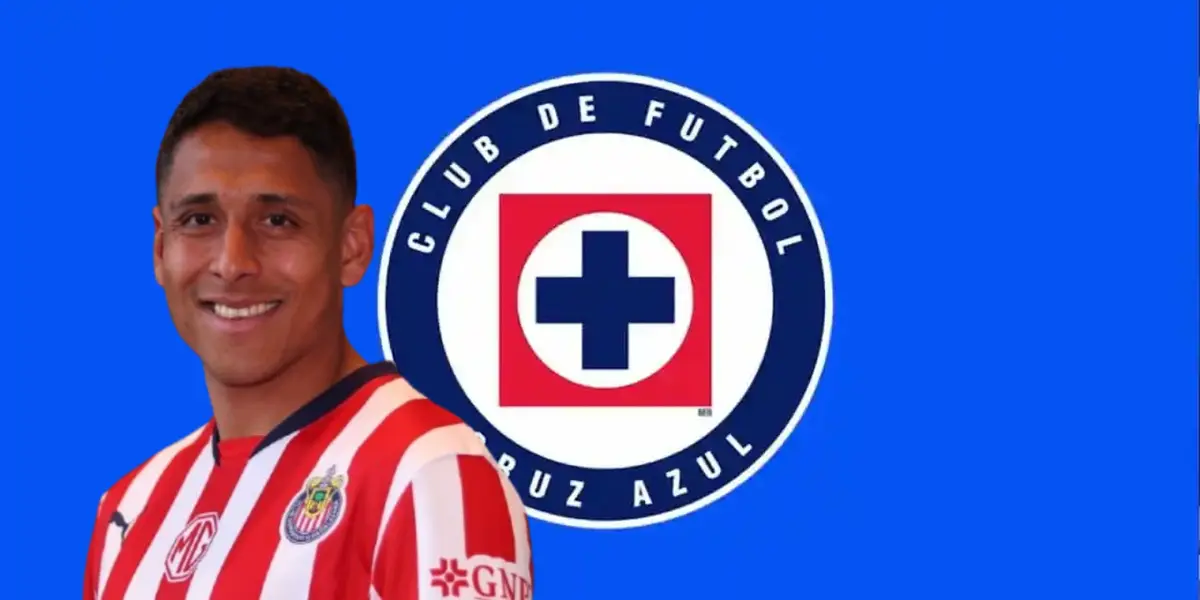 Luis Romo junto al escudo de Cruz Azul / FOTO JUAN FÚTBOL