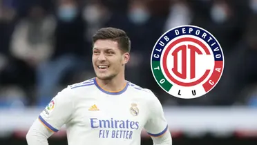 Luka Jovic y escudo de Toluca/Foto Managing Madrid.