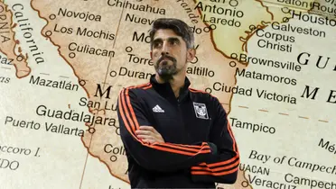 Mapa de México tomado de Canva, con Paunoviç al frente