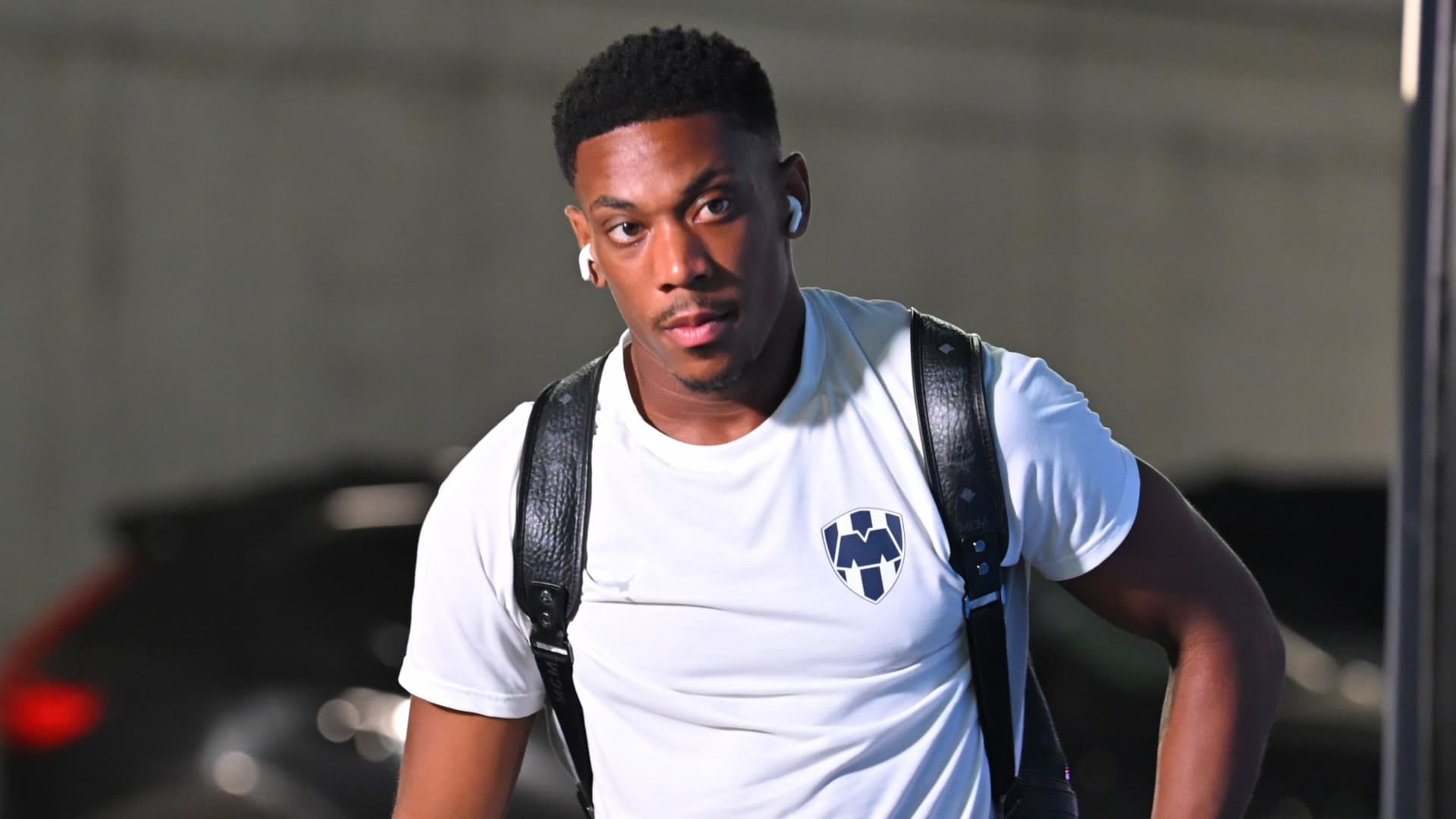 Martial quedó en obseravción a días del estreno ante Chivas (MexSport).