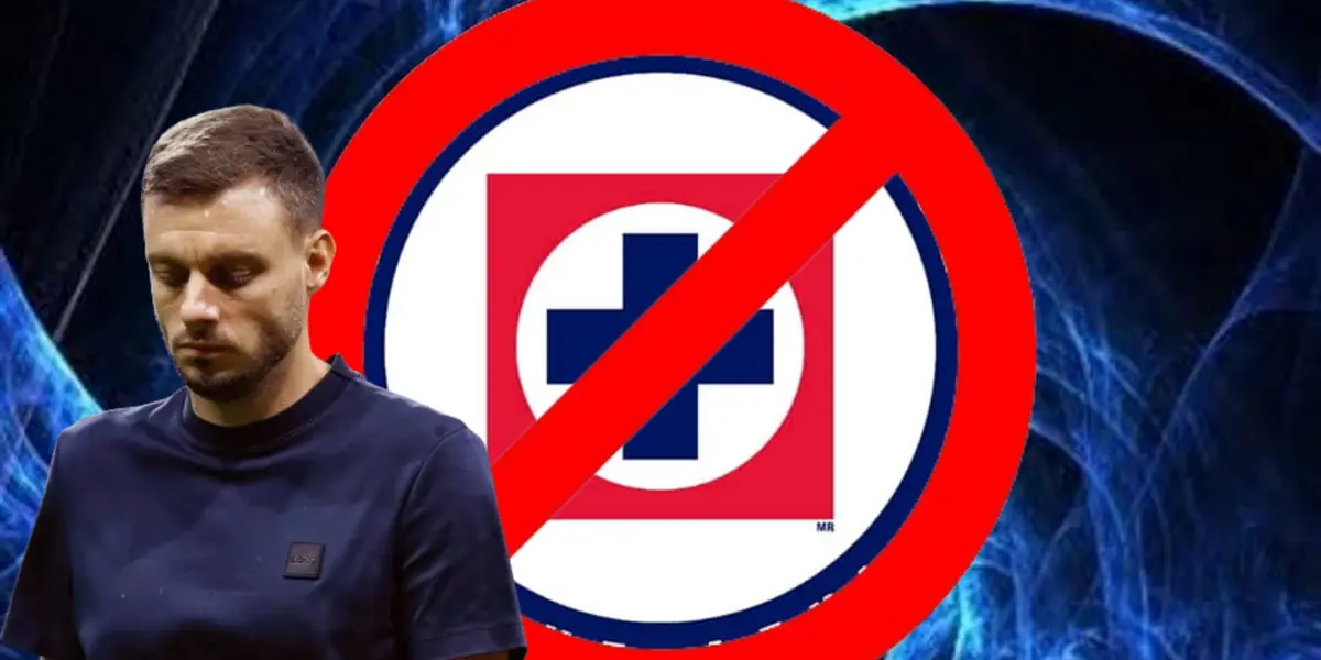 Martín Anselmi junto al escudo de Cruz Azul / FOTO EFE