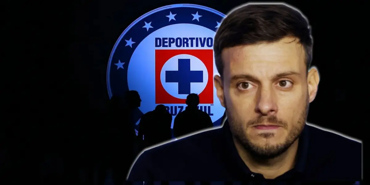 Martín Anselmi junto al escudo de Cruz Azul / FOTO GETTY IMAGES