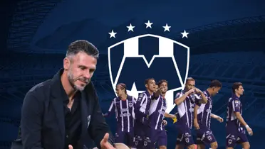 Martín Demichelis serio y jugadores de Rayados/Foto Stats Bomb.