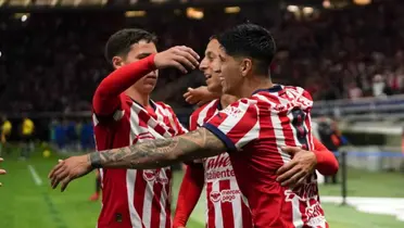 Mateo Chávez, Roberto Alvarado y Alan Pulido festejando el gol ante Xolos / FOTO IMAGO7