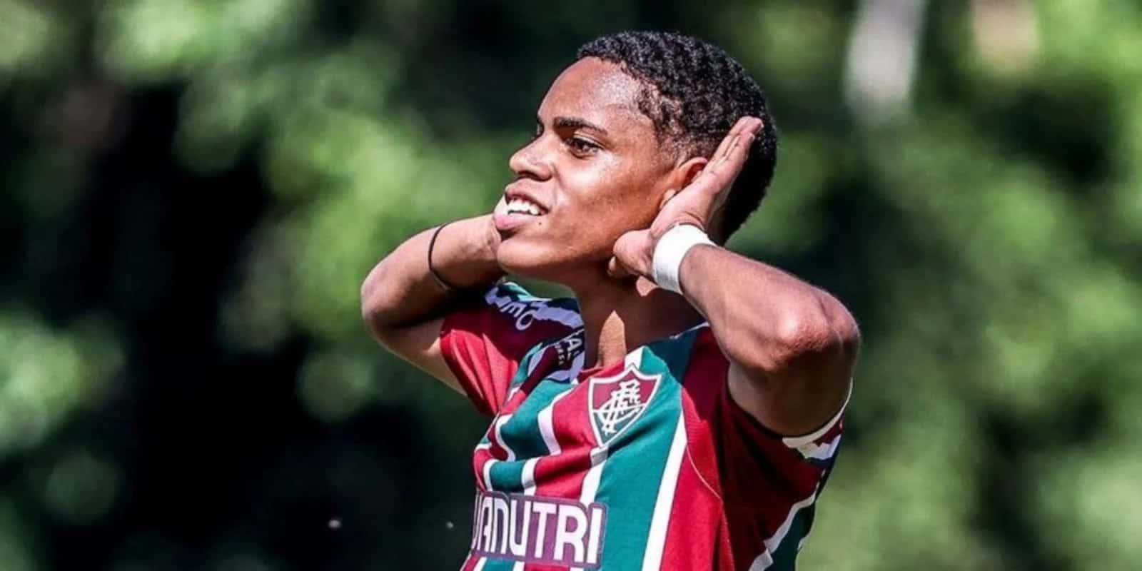 Matheus Reis renovó su contrato con el Fluminense