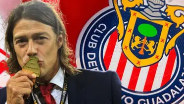 Matías Almeyda junto al escudo de Chivas / FOTO ESPN URUGUAY