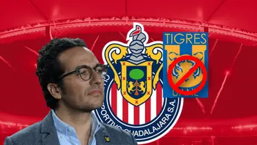 Mauricio Culebro, escudo de Chivas y Tigres con círculo rojo/ Foto Rayados.