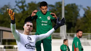 Mientras Ochoa lo tapó, el INCREÍBLE gesto de Julio González con Malagón
