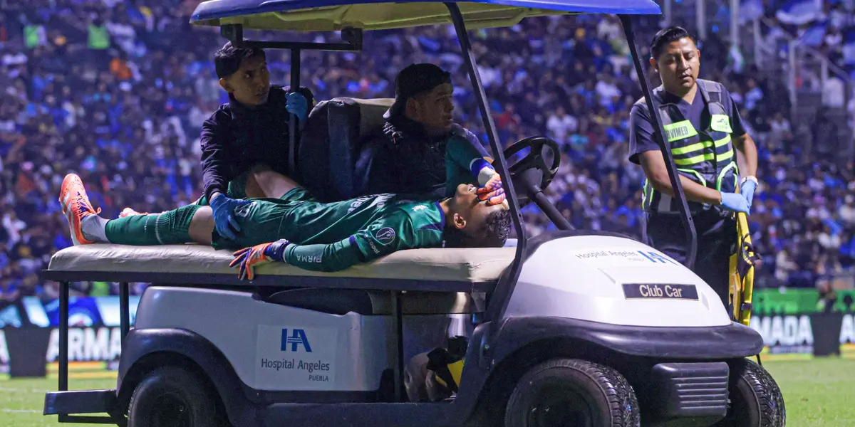 Mier saliendo tras lesión. Foto: Mexsport