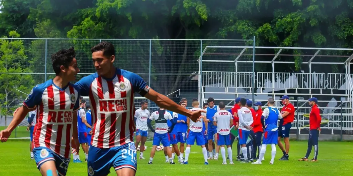 Miguel Gómez junto a Jesús Orozco Chiquete / FOTO CHIVAS