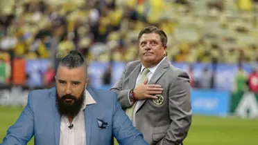Miguel Herrera de fondo y Álvaro Morales/ Foto Los Ángeles Times.