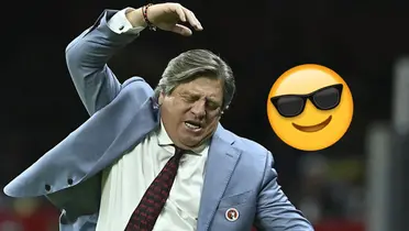 Miguel Herrera molesto y emoji con lentes/Foto El Universal