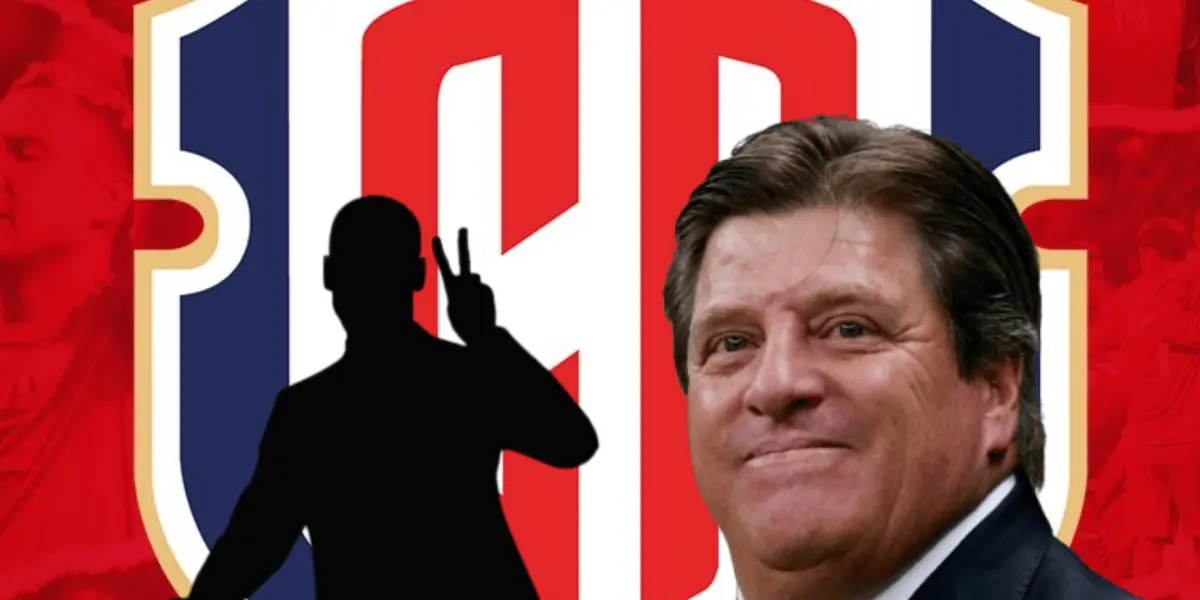 Miguel Herrera y sombra de sombre saludando/Foto FutTV.