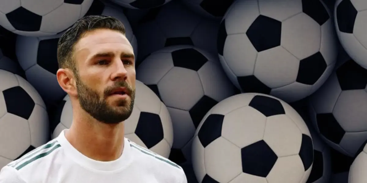 Miguel Layún junto a balones de fútbol / FOTO SOY FÚTBOL