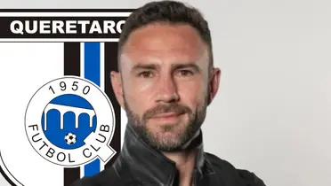 Miguel Layún junto al escudo del Querétaro / FOTO SOY FÚTBOL
