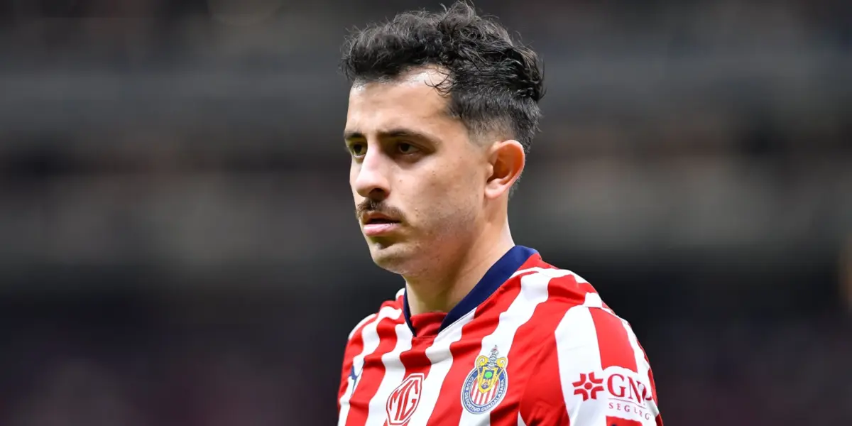 Mozo en partido. Foto: TV Azteca