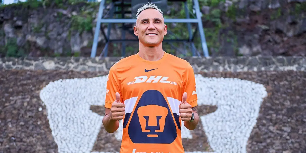 Navas en llegada a Pumas. Foto: FOX