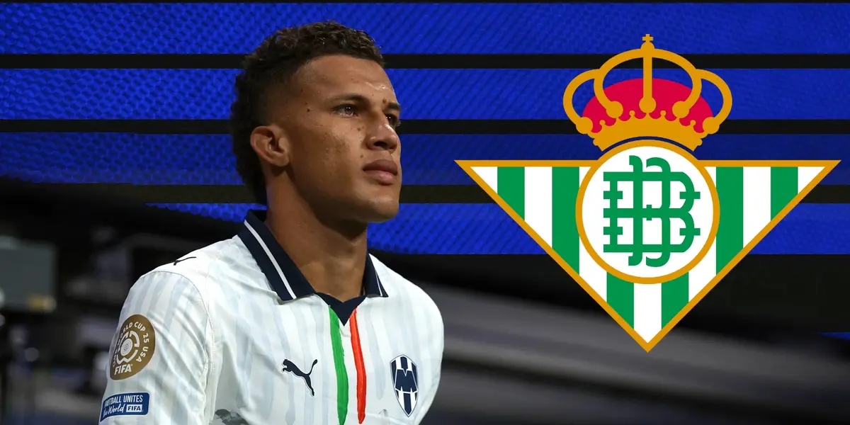 Nelson Deossa junto al escudo del Real Betis / FOTO SPORT ILLUSTRATED