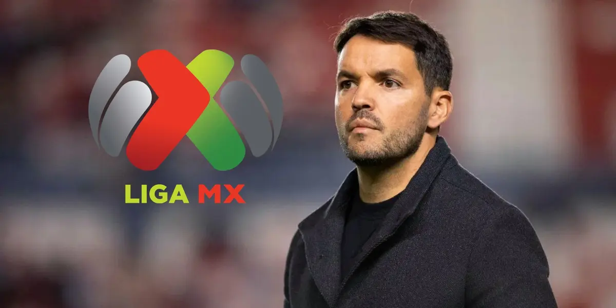 Nicolás Larcamón junto al logo de la Liga MX / FOTO DEPORTES TOTAL MX