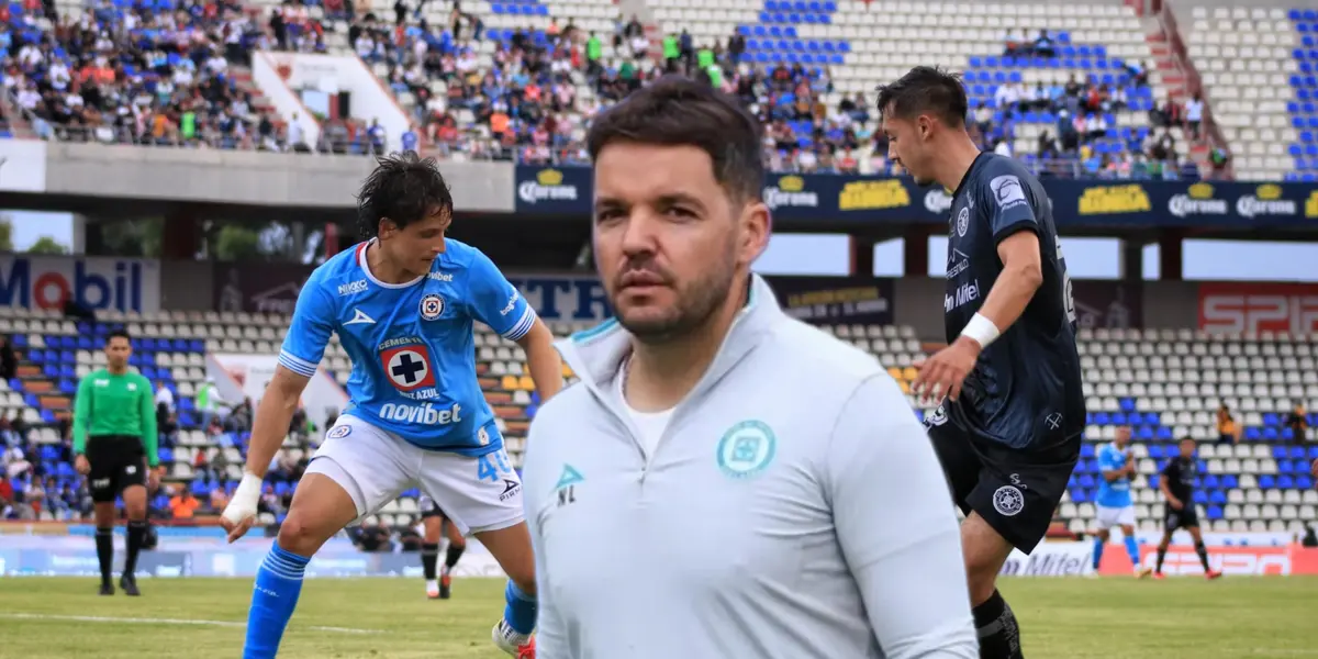 Nicolás Larcamón y jugadores disputando partido/ Foto El Sol de Zacatecas.