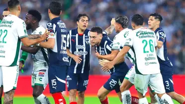 Ocampos en pelea vs León. Foto: Futbolero México