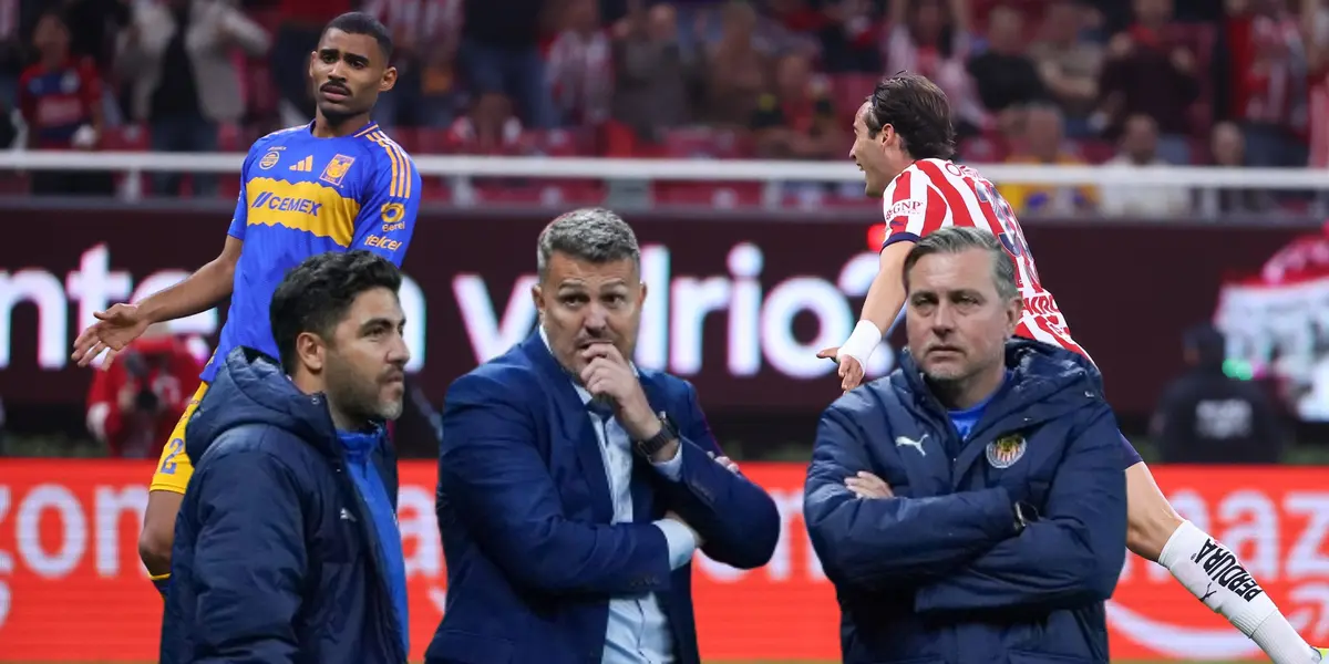 Óscar Junynet y su cuerpo técnico, jugador de Guadalajara celebrando/ Foto Chivas.