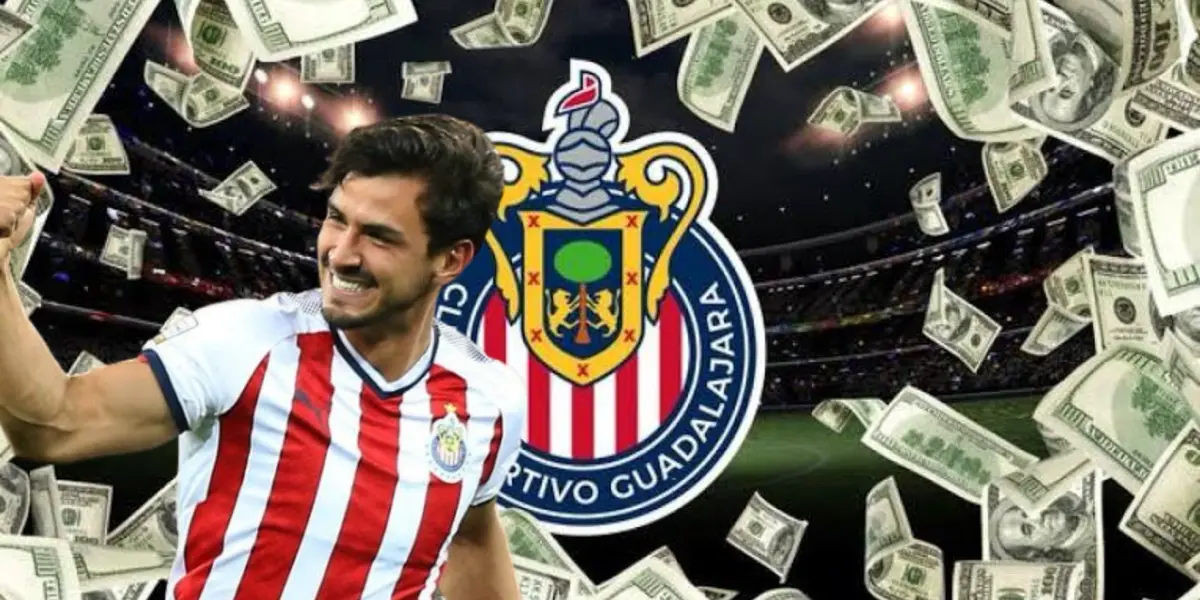 Oswaldo Alanis junto al escudo de Chivas / FOTO AZ DEPORTES