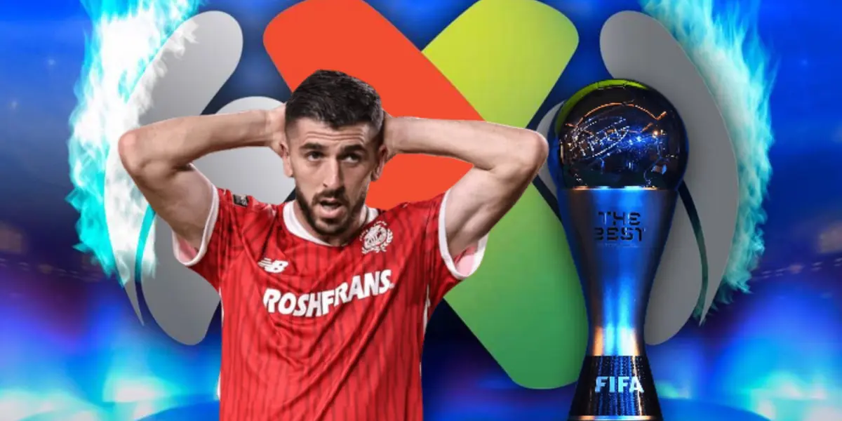 Paulinho con las manos en la cabeza y premio The Best a su lado/ Foto Marca.