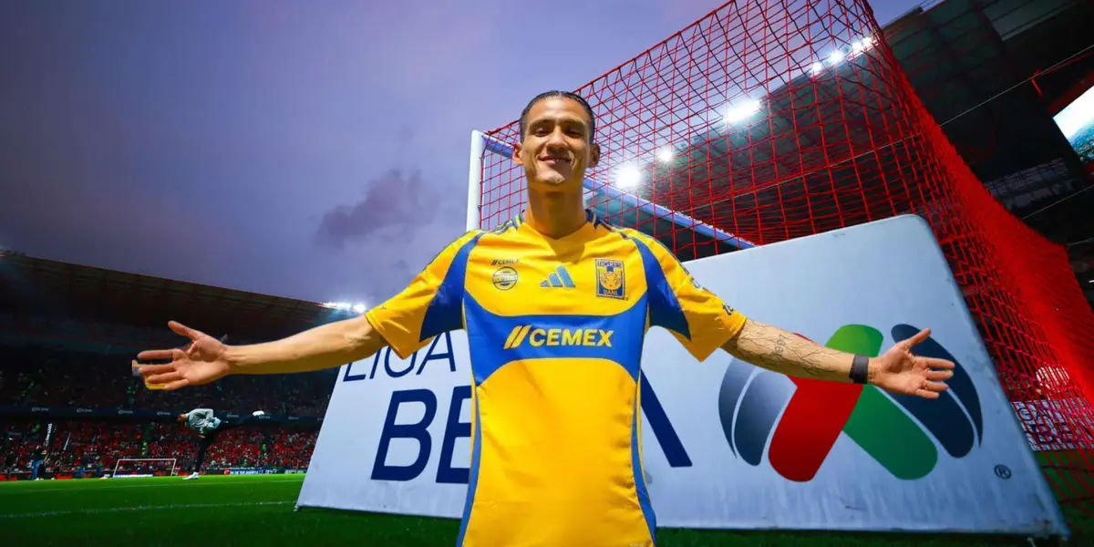 Publicidad de Liga MX de fondo, tomada de Milenio, con Antuna al frente