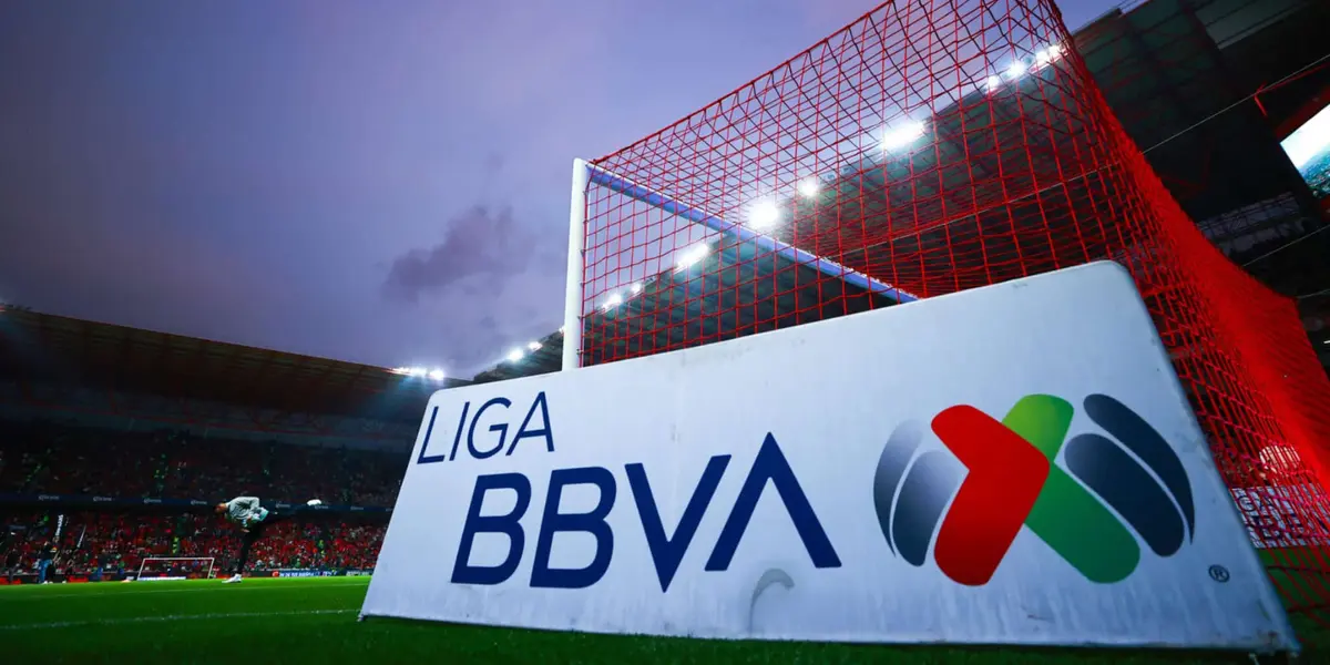 Publicidad de Liga MX en estadio. Foto: Milenio