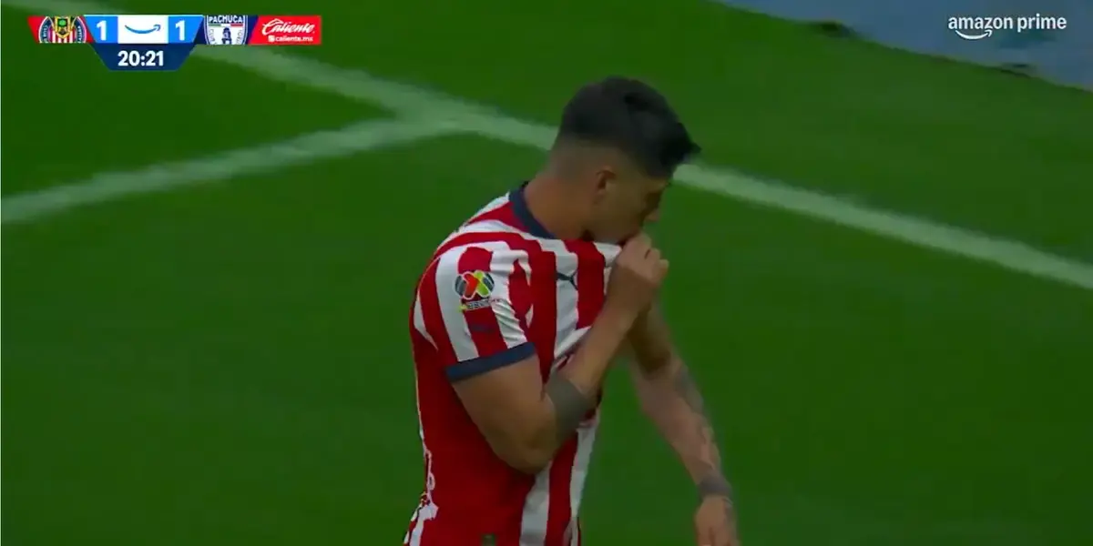 VIDEO | ¿Ayudita a Chivas? Fuera de lugar, pero vale el gol de Pulido y empata vs Pachuca