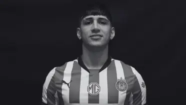 Pulido en llegada. Foto: Chivas