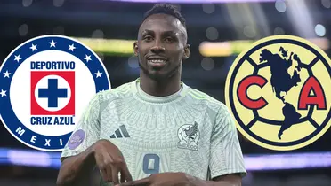 Quiñones en partido, foto de FOX Deportes, con escudo de Cruz Azul y América al frente