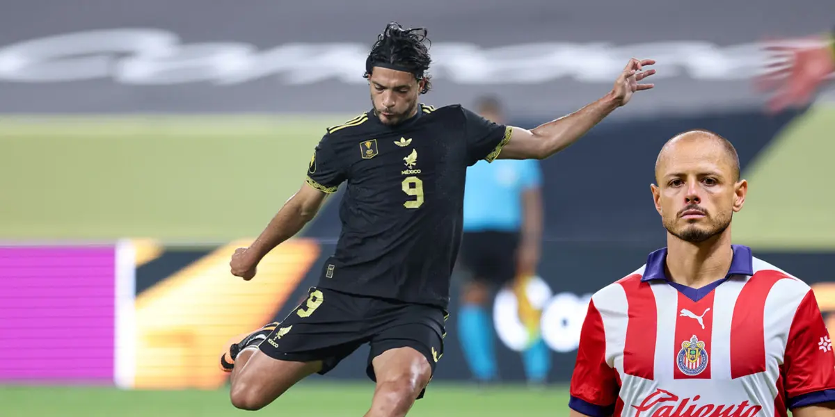 Raúl en Selección de fondo, tomado del Tri, con CH14 al frente