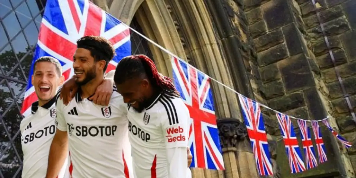 Raúl Jiménez junto a compañeros del Fulham / FOTO REUTERS