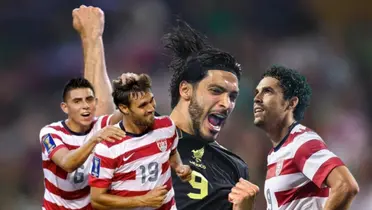 Raúl Jiménez y ex jugadores de Estados Unidos/Foto Vanguardia.com