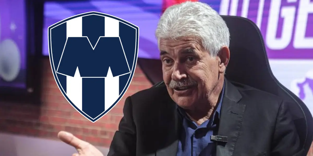 Ricardo Ferretti y escudo de Rayados/ Foto Gabriel Pano.