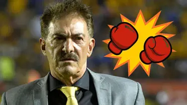 Ricardo La Volpe junto a guantes de box/ FOTO ESTO