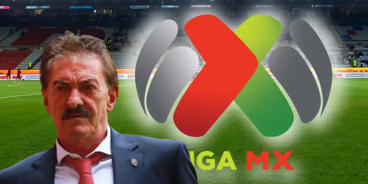 Ricardo La Volpe junto al escudo de la Liga MX / FOTO TYC SPORTS