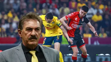 Ricardo La Volpe y futbolista disputando balón/ Foto Mexsport.