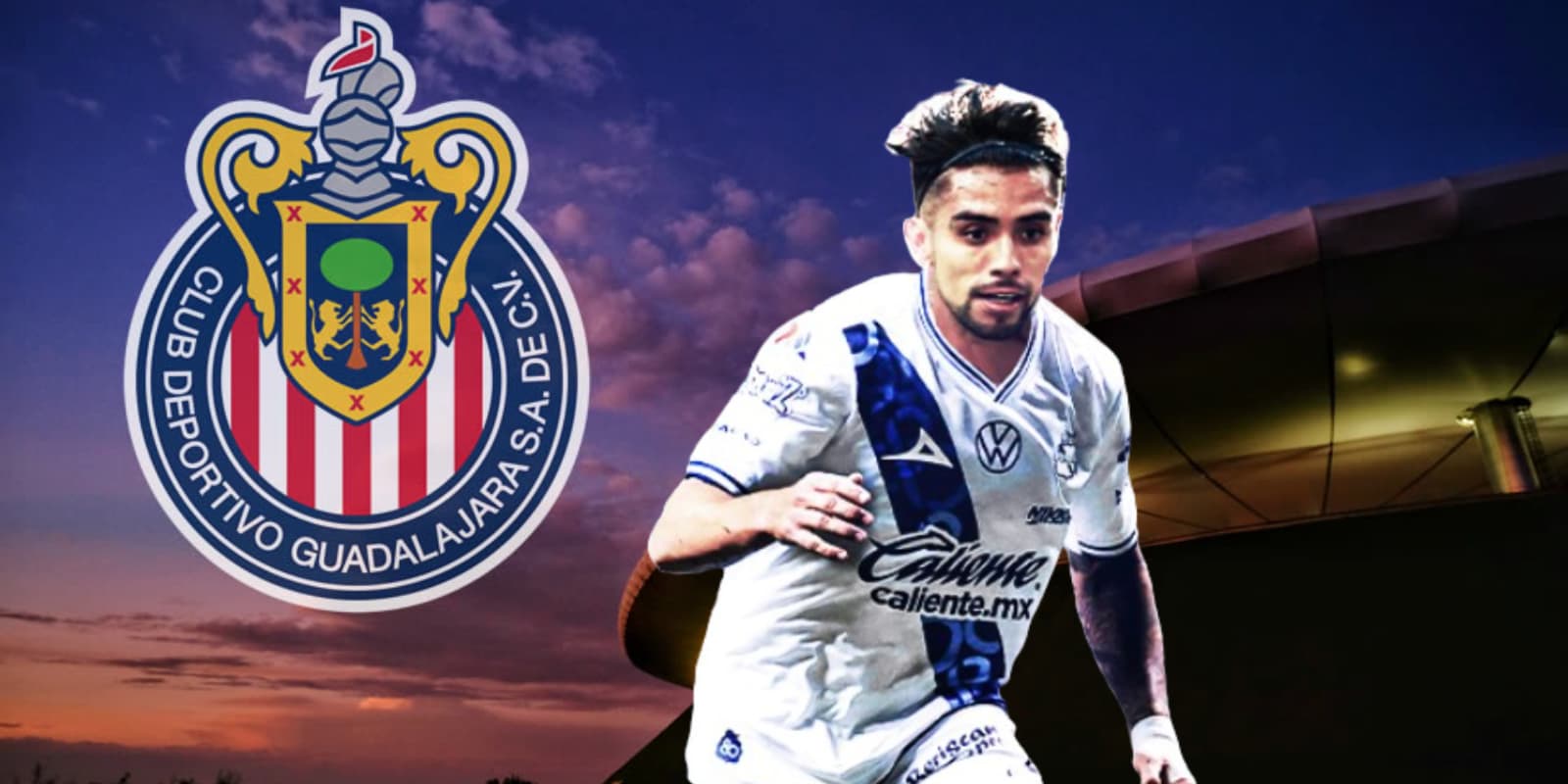Ricardo Marín Junto al escudo de Chivas / FOTO X