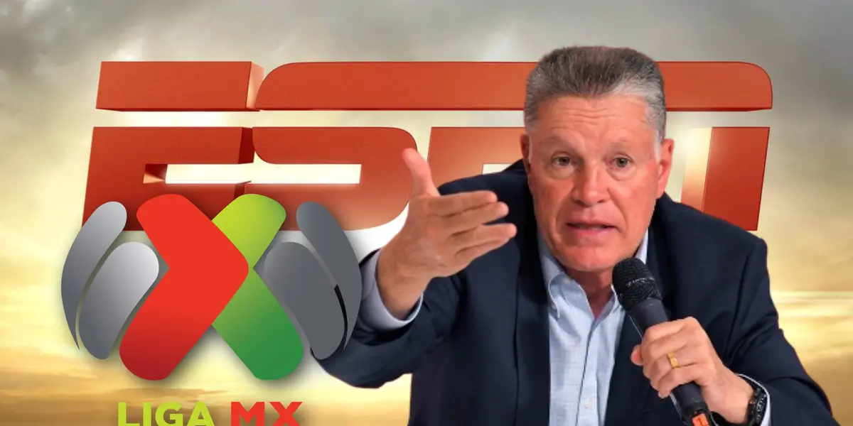Ricardo Peláez usando micrófono y logo de la Liga MX/ Foto Behance.