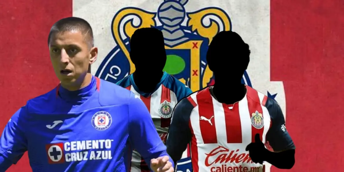 Roberto Alvarado junto a dos futbolistas incógnitos de Chivas / FOTO EL UNIVERSAL