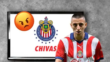 Roberto Alvarado serio, televisión con logo de Chivas y emoji enojado/Foto Astrolabio.