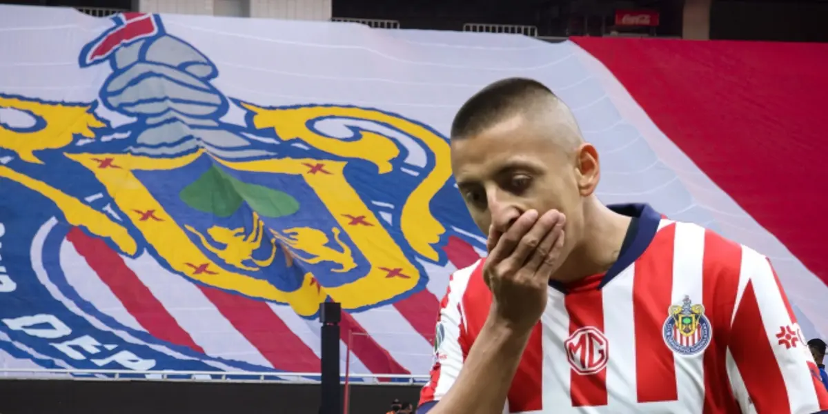 Roberto Alvarado tomándose la boca/ Foto Fútbol Sapiens.
