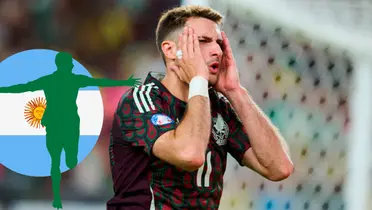 Santi Giménez lamentándose en partido con México. Foto: Marca