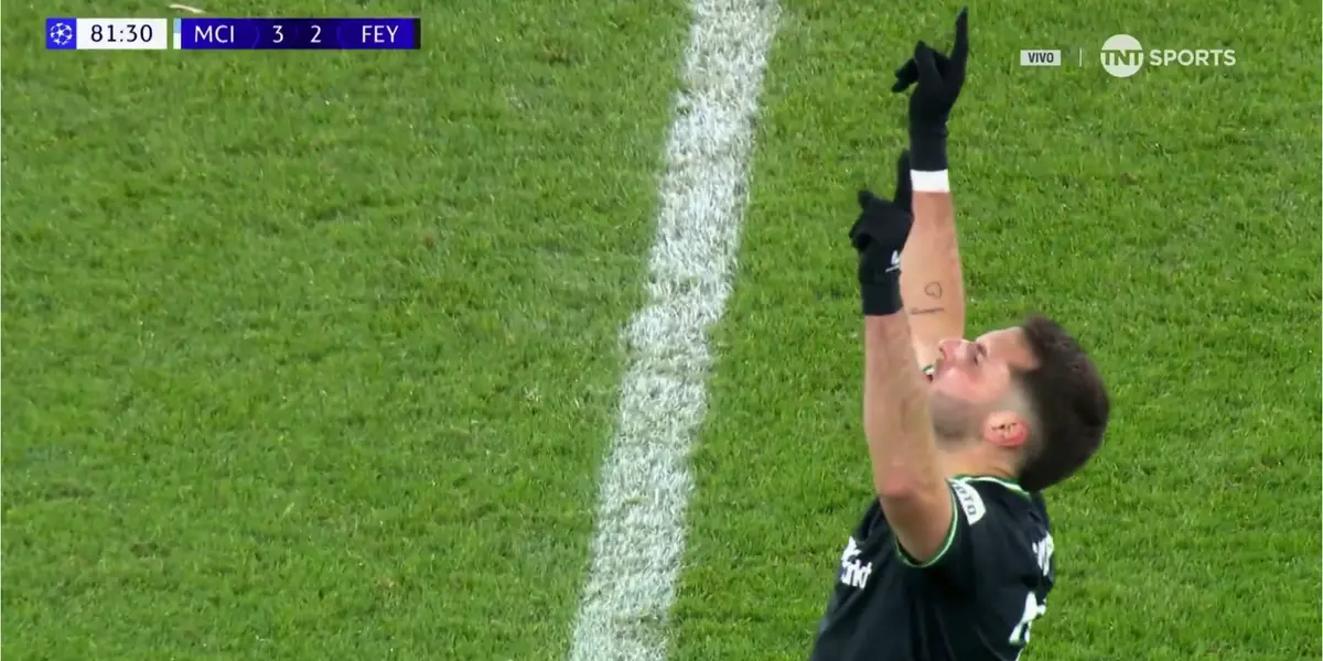 Santiago Giménez anotó en el duelo ante el Manchester City en contra del Feyenoord, poniendo el segundo para los neerlandeses.